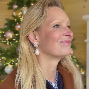 Rosafarbene Glas-Kristall-Ohrstecker mit Baumwolltropfen