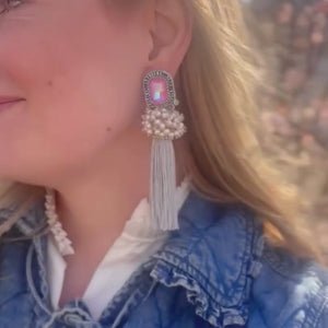 Auffällige Soutache-Quastenohrringe in Hellblau und Rosa