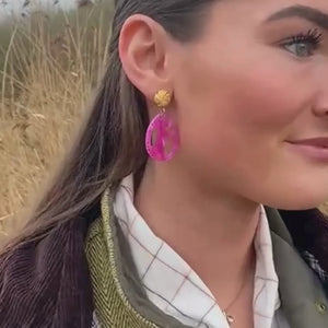 Vergoldete Knoten-Dackel-Ohrstecker in Pink von AmuseToi