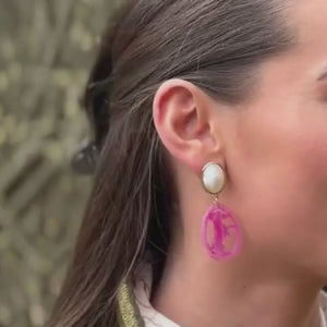 Dackel-Ohrstecker in Perlmuttfarben und Pink von AmuseToi