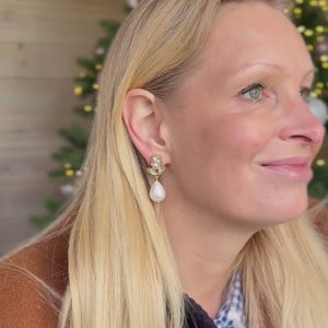 Champagnerfarbene Ohrstecker aus Glas-Kristallen mit leichter Baumwollperle