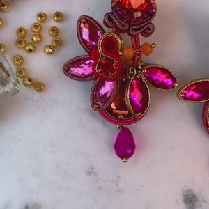 Auffällige Soutache-Ohrringe in Pink und Orange