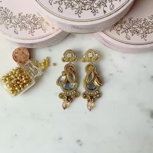 Vorbestellbar - Filigrane Soutache-Ohrringe in Champagner