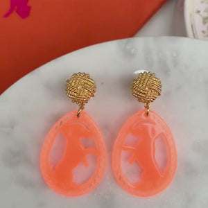 Vergoldete Knoten-Dackel-Ohrstecker in Neonorange von AmuseToi