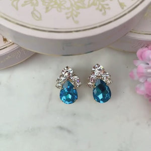 Glitzernde Ohrstecker aus Glas-Kristallen in Blau