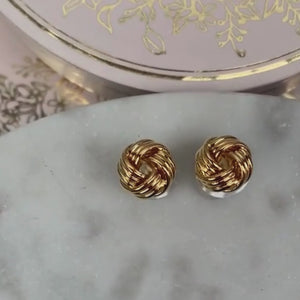 Vergoldete Knoten-Ohrringe in Flechtoptik