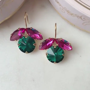 Funkelnde Ohrhänger mit Glas-Kristallen in Dunkelgrün und Pink