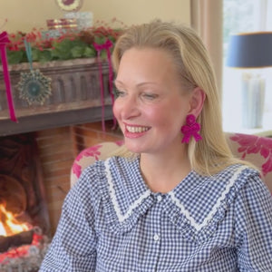 Festliche Soutacheohrringe als pinke Schleife