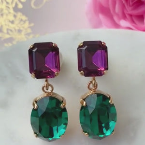 Funkelnde Ohrstecker mit Glas-Kristallen in Violett und Dunkelgrün