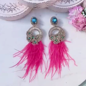 Extravagante Feder-Statement-Ohrringe in Hellblau, Pink und Champagner