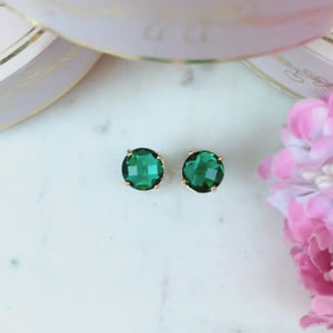 Funkelnde dunkelgrüne Ohrstecker von Janne v. d. Heide