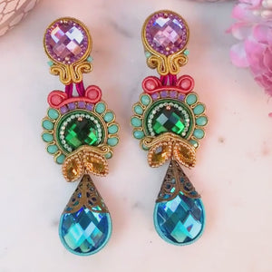 Raffinierte Soutache-Ohrringe in Blau, Türkis, Grün und Flieder
