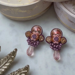 Zeitlose Soutache-Ohrringe in Violett und Rosa