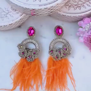 Extravagante Feder-Statement-Ohrringe in Pink, Orange und Champagner
