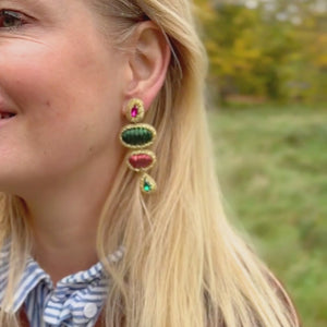 Elegante Soutacheohrringe mit Elementen in Grün und Rot