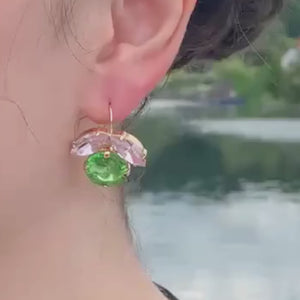 Funkelnde Ohrhänger mit Glas-Kristallen in Grün und Rosa