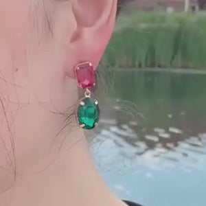 Funkelnde Ohrstecker mit Glas-Kristallen in Pink und Dunkelgrün