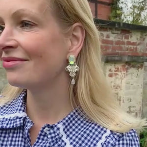 Vorbestellbar - Symmetrische Soutache-Ohrclips in Weiß und Silber