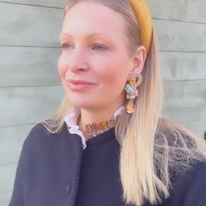 Exotische Soutache-Ohrringe in Gold, Pink und Blau