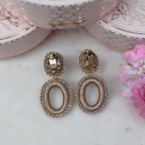 Glamouröse Soutache-Ohrringe in Champagner