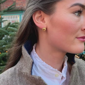 Vergoldete Knoten-Ohrringe in Flechtoptik