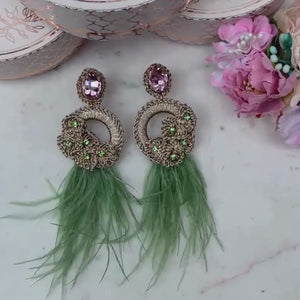 Extravagante Feder-Statement-Ohrringe in Rosa, Hellgrün und Champagner