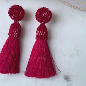 Extravagante Perlen-Quastenohrringe in Rot