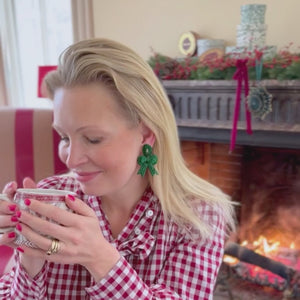 Festliche Soutacheohrringe als dunkelgrüne Schleife