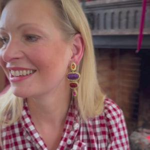 Elegante Soutacheohrringe mit Elementen in Violett und Rot