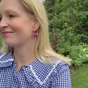 Funkelnde Ohrhänger mit Glas-Kristallen in Violett und Rosa