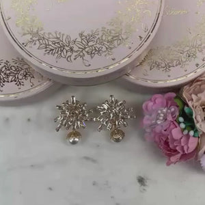 Große funkelnde Glas-Kristall-Ohrstecker mit Perle