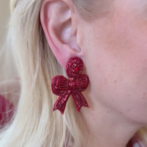 Festliche Soutacheohrringe als rote Schleife