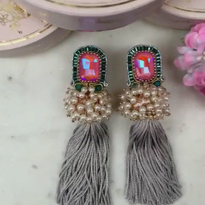 Auffällige Soutache-Quastenohrringe in Hellblau und Rosa