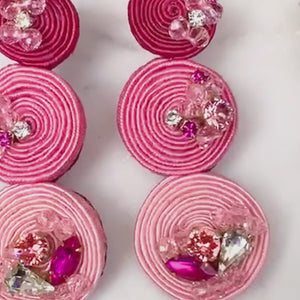 Funkelnde Statement-Ohrringe mit Kreisen in Pink und Rosa