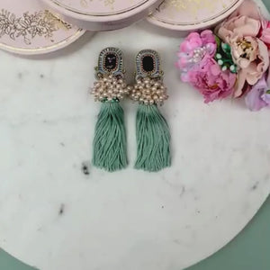 Auffällige Soutache-Quastenohrringe in Mintgrün und Violett