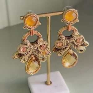 Hochwertige Soutache-Ohrringe in Goldtönen