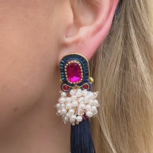 Auffällige Soutache-QuastenOhrringe in Pink und Dunkelblau