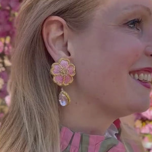 Feminine Soutacheohrringe als rosafarbene Kirschblüte