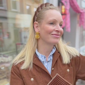 Schöne Statementohrringe aus Perlen in Gold