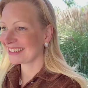 Perlmuttfarbener Ohrstecker mit champagnerfarbenem Glitzer-Tropfen von AmuseToi