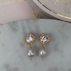 Wunderschöne Kristall-Ohrringe mit edler Süßwasserperle