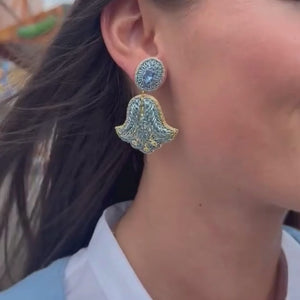 Elegante Soutache-Ohrringe als hellblaue Glockenblume