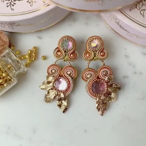 Vorbestellbar - Florale Soutache-Ohrclips in Gold und Brauntönen