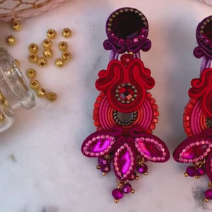 Extravagante Soutacheohrringe in Magenta, Violett, Pink und Rot