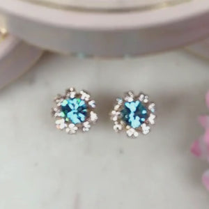 Runde Ohrstecker aus Glas-Kristallen in Hellblau