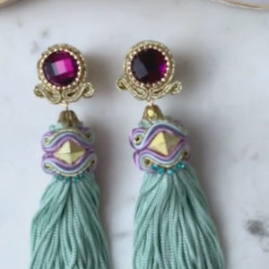 Orientalisch anmutende Quastenohrringe in Mintgrün und Violett