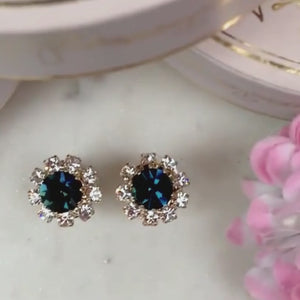 Runde Ohrstecker aus Glas-Kristallen in Dunkelblau