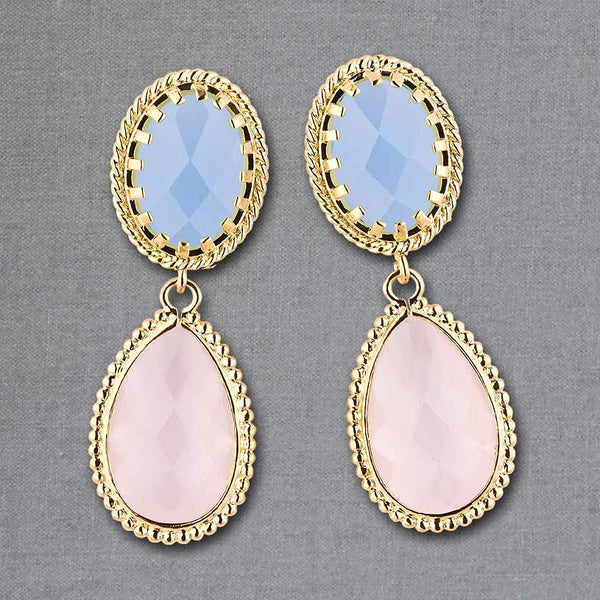 Hellblaue TropfenOhrringe mit funkelnden facettierten Tropfen in zartem Rosa