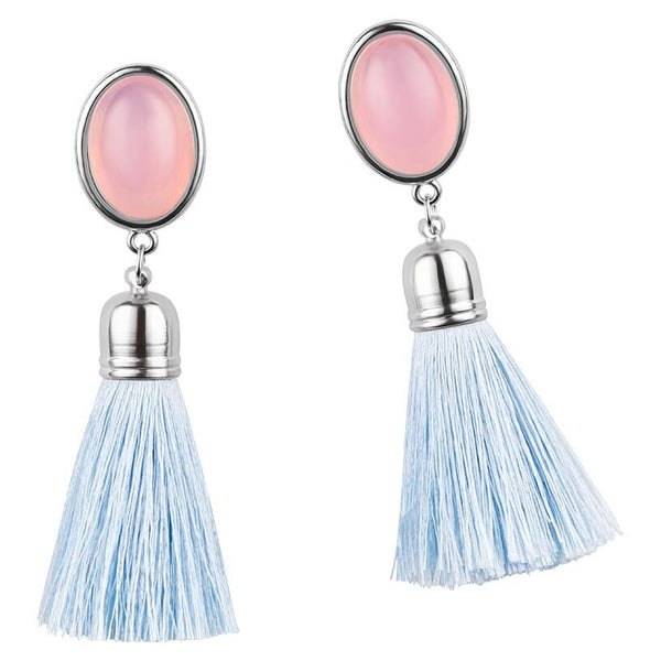 Silberfarbene Quasten Ohrringe als Ohrstecker in Rosa mit hellblauer Quaste von AmuseToi