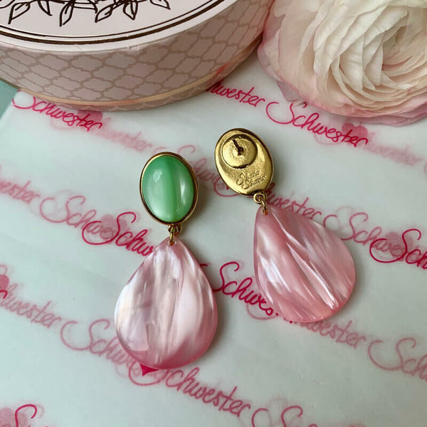 Hellgrüne Ohrstecker mit Tropfen in Rosa von AmuseToi